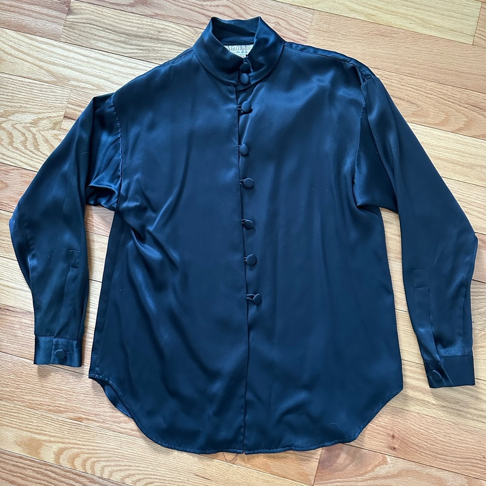 Ann Taylor 100% Silk Button-Front Blouse ✨